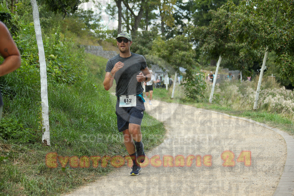 250824_1429_EX1_6375 | Sportfotografie im Rhein-Sieg Kreis, Köln, Bonn, NRW, Rheinland Pfalz, Hessen, etc. Unser Tätigkeitsfeld umfasst den Laufsport vom Volkslauf über den Marathon, Duathlon, Triathon bis zum Ultralauf wie Kölnpfad Ultra oder Schindertrail.