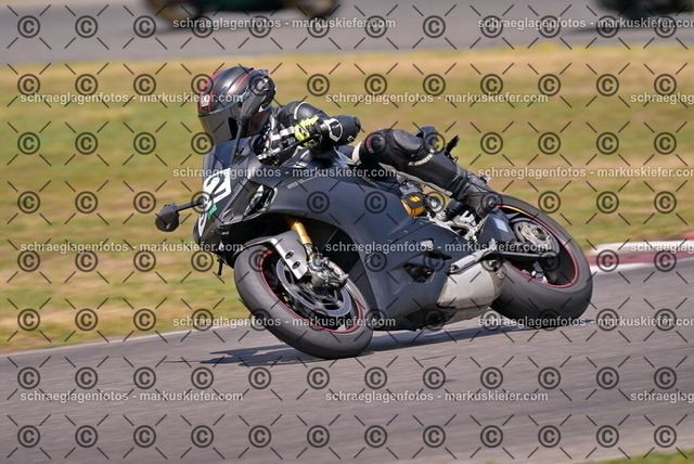 26bt05-1444 | markuskiefer.com - Realisiert mit Pictrs.com