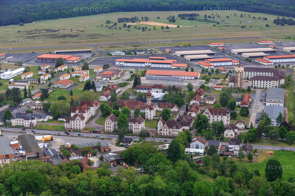 Luftbild: Industriegebiet und Wohnquartier Kaisergärten an der ehemaligen Kaserne und Feldflugplatz Babenhausen in Babenhausen im Bundesland Hessen in Deutschland. – Foto: IMG_088894.jpg vom 20.05.2016 durch Werner Riehm/FLY-FOTO.de – Auflösung des Originals: 5472 x 3648 px – kaisergaerten-babenhausen.de