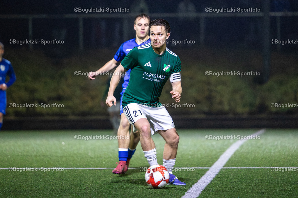 Kreispokal DU/MH/DIN, Achtelfinale, TuS Mündelheim - VfB Speldorf, Duisburg, Germany | 16.01.2026, Fussball, Kreispokal DU/MH/DIN, TuS Mündelheim - VfB Speldorf: Maximilian Fritzsche (VfB Speldorf #21) am Ball - Realisiert mit Pictrs.com