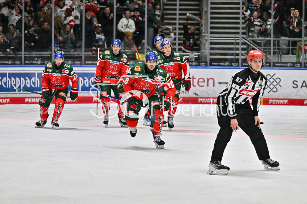 Augsburger Panther - Schwenninger Wild Wings | Jubel des AEV nach dem Treffer zum 5-3 druch Chris COLLINS (Augsburger Panther #10) / Freude / happy / Tor / torschuetze / DEL: Augsburger Panther - Schwenninger Wild Wings, Curt Frenzel Stadion am 02.02.2025