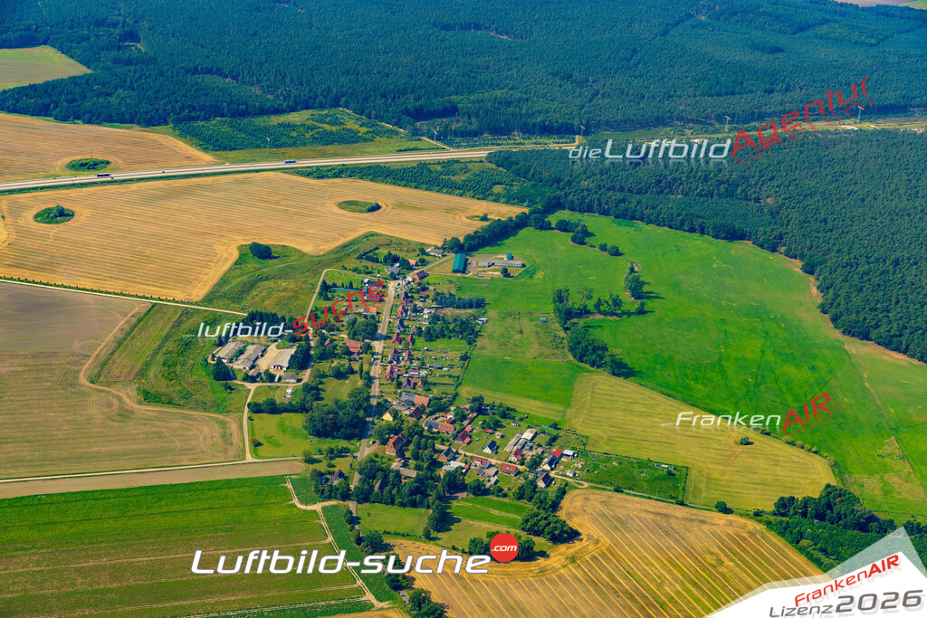 Luftaufnahme Beckentin Kremmin - Die Luftaufnahme wurde 2025 vom UL-Flugzeug heraus erstellt ( ohne Drohne ) - Hochauflösende Luftaufnahme - für professionelle Ausdrucke geeignet. Die Geschenkidee !Mit Lizenz und Bildrechte bestellbar
