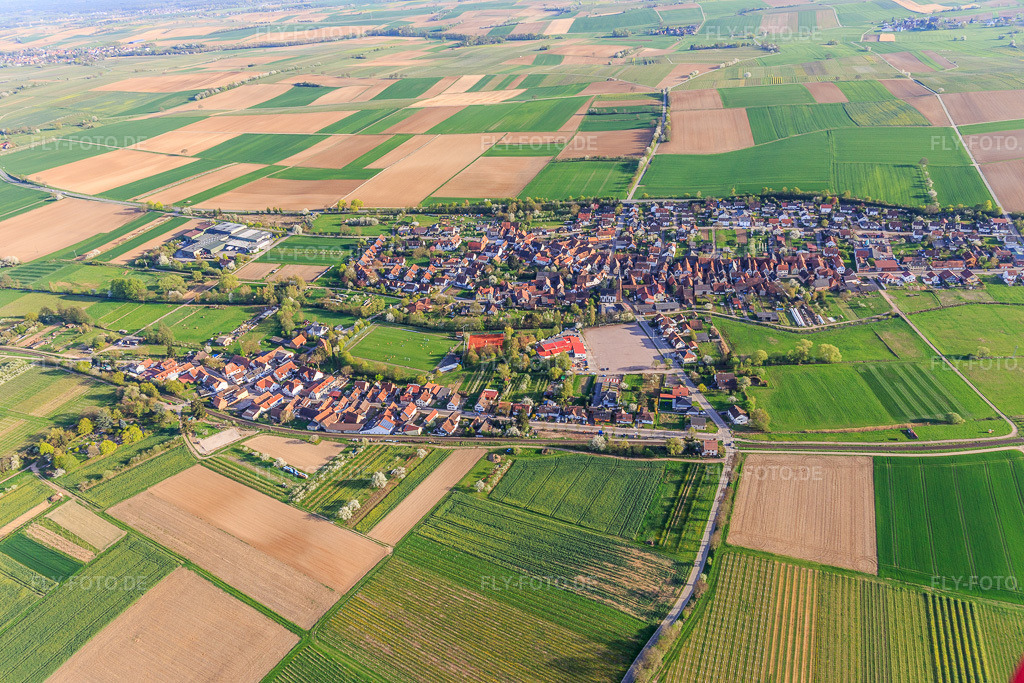 Luftbild: Ortsansicht im Ortsteil Kapellen in Kapellen-Drusweiler im Bundesland Rheinland-Pfalz in Deutschland. Foto: IMG_106512.jpg vom 17.04.2018 durch Werner Riehm/FLY-FOTO.de