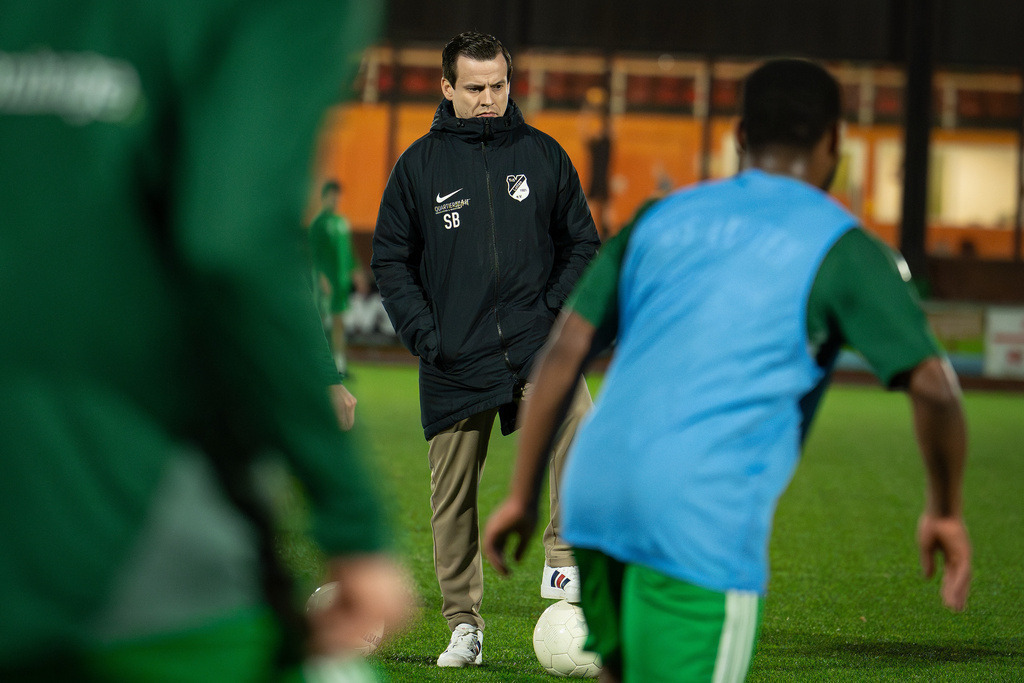 Fußball I Herren I Saison 2025-2026 I Freundschaftsspiel I TSV Grossenkneten - TuS Lutten I 0710 | Steffen Boning (Trainer, TuS Lutten) - Realisiert mit Pictrs.com