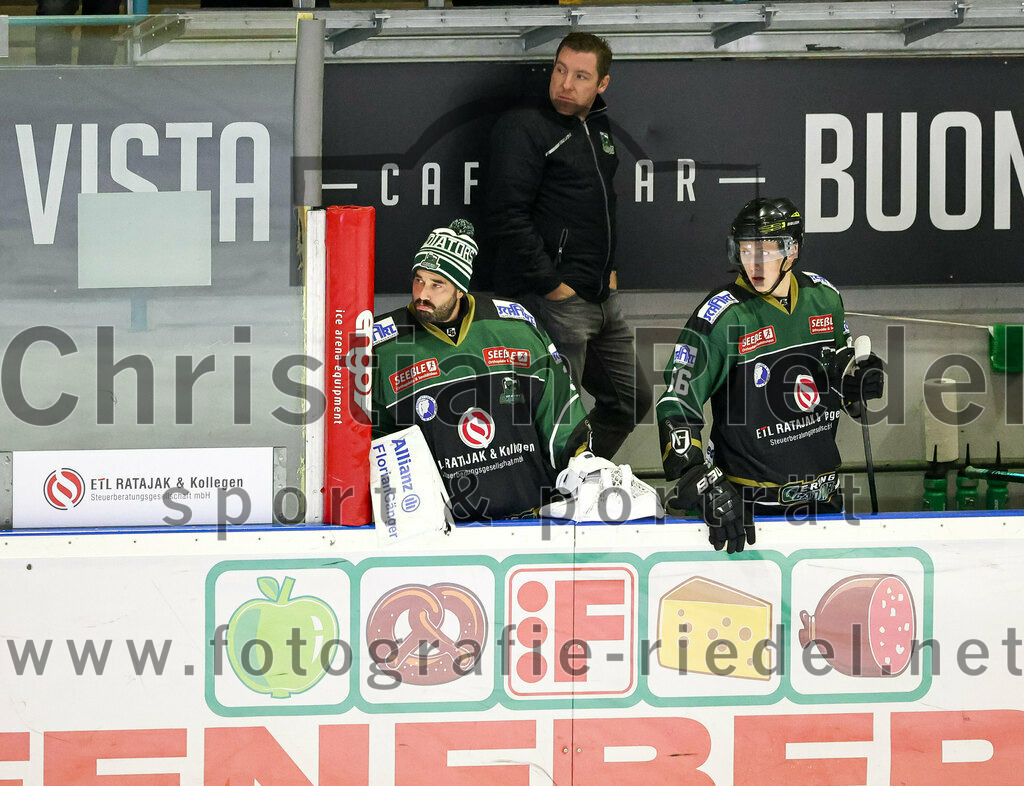 2022-09-30_003_TSV_Erding_gegen_EV_Dingolfing | Erding, Deutschland, 30.09.2022:
Eishockey, Bayernliga 2022 / 2023, Testspiel, TSV Erding gegen EV Dingolfing, Endergebnis: 3:4

Torwart Christoph Schedlbauer (Erding Gladiators, #31), Matthias Hanika (Erding Gladiators, #66)

Foto: Christian Riedel / fotografie-riedel.net