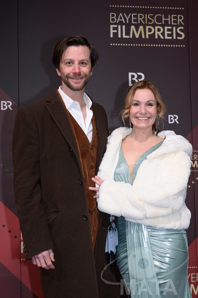 _DWI5054 | Jonathan Beck und Isabell Stern bei der Verleihung des 47. Bayerischen Filmpreises 2026  im Prinzregententheater. München, Deutschland. Der Bayerische Filmpreis wird seit 1979 von der Bayerischen Staatsregierung verliehen, um die Bedeutung des Kinofilms als Kulturgut herauszustellen - Realisiert mit Pictrs.com