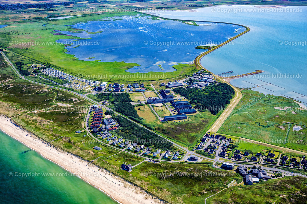 Sylt_Rantum_Rantumbecken_ELS_3223210625 | SYLT 21.06.2025 Ortsansicht an der Meeres-Küste in Rantum (Sylt) auf der Insel Sylt im Bundesland Schleswig-Holstein, Deutschland. // Townscape on the seacoast in Rantum (Sylt) at the island Sylt in the state Schleswig-Holstein, Germany. Foto: Martin Elsen