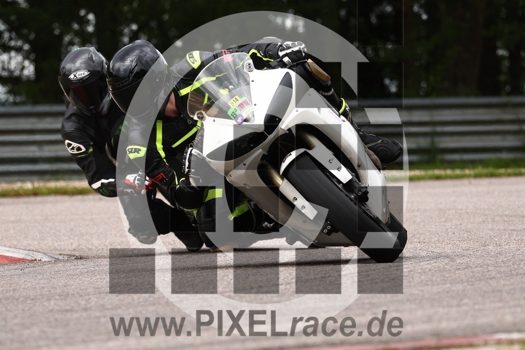 0608-20240601_01734 | Schöne Erinnerungen an spannende Momente - das festzuhalten ist unser Job. PIXELrace.de ist seit 2003 auf den Rennstrecken Europas unterwegs um die Action draußen beim Fahren und die wunderbare Stimmung imm Fahrerlager für euch einzufangen.