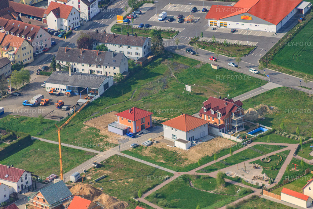 Luftbild: Neubauten Am Höhenweg in Kandel im Bundesland Rheinland-Pfalz in Deutschland. Foto: IMG_26348.jpg vom 27.04.2010 durch Werner Riehm/FLY-FOTO.de