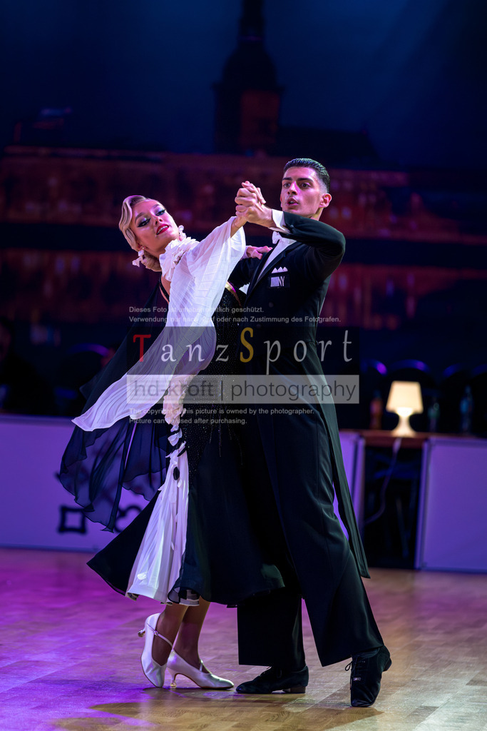 20251214_Baltic-Trophy_2933-2 | Tanzsportbilder, Standardtanz, Lateintanz, WDSF, DTV, LTVB, dancecomp, goc, hessen tanzt, blaues band der spree, walzer, tango, wiener walzer, slowfox, quickstepp, samba, rumba, cha-cha-cha, paso doble. jive, hd-kroft photography, turniertanzsport