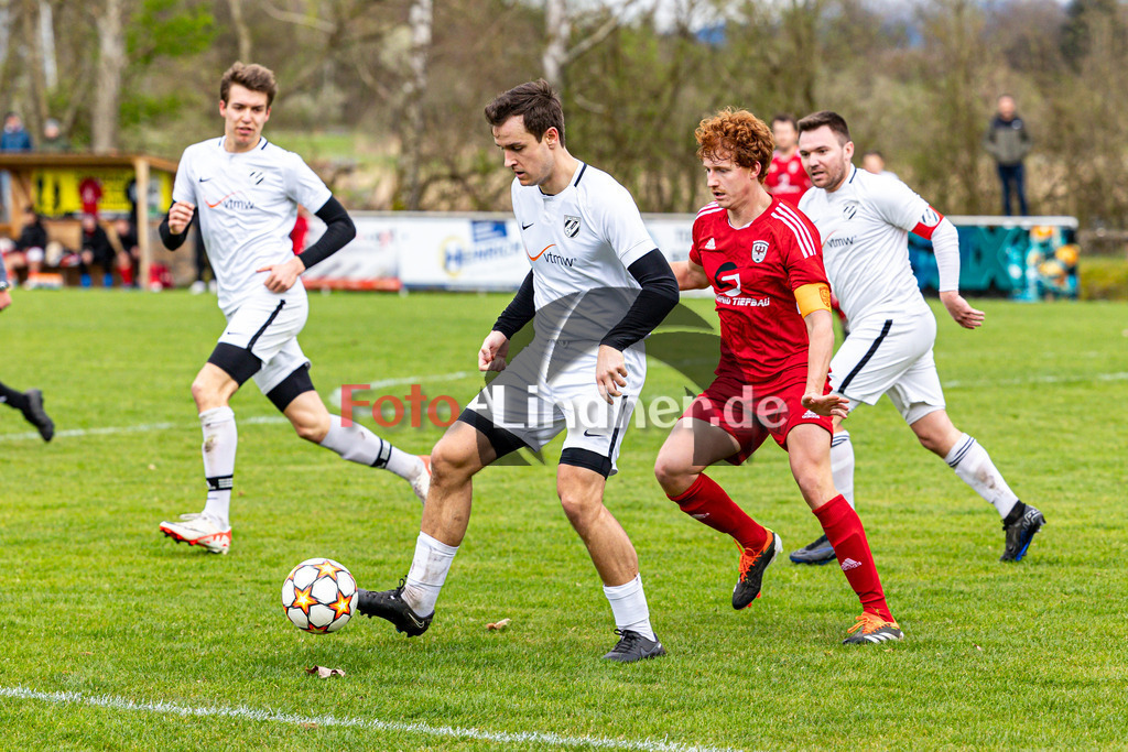 SV Polling vs SG Hausham 01 | Abstiegs Qualifikationsrunde Kreisliga Gruppe C, SV Polling vs SG Hausham 01, 20240401,
Fabian BERG (SVP 2) in Aktion,
2024-04-01 in Polling (Sportplatz Polling)
Fabian BERG (SVP 2), Anian TRETTENHANN (SGH01 11)
Copyright: WolfgangxLindner foto-lindner.de