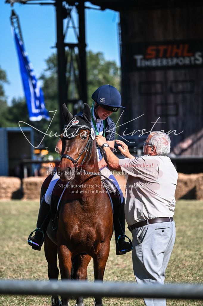 DSC_7100 | Pferde- und Turnierfotografie in Westsachsen. Pferdeportraits, Auftragszeichnungen und intuitive Kunst.