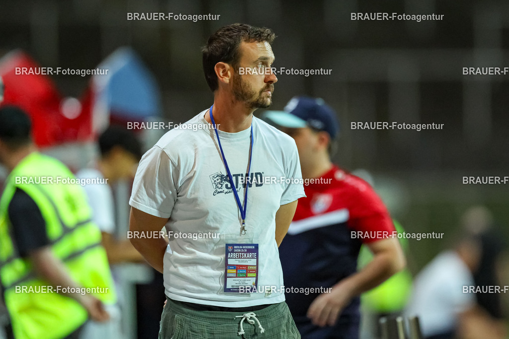 SB_KFCBAU_20250815_5868.JPG -  - KFC Uerdingen - SF Baumberg - Oberliga Niederrhein | Krefeld, Deutschland, 15.08.25: Geschäftführer Sport Michael Nagorny (KFC Uerdingen) schaut während des Oberliga Niederrhein Spiels zwischen KFC Uerdingen - SF Baumberg in der Grotenburg Stadion am 15. August 2025 in Krefeld, Deutschland. (Foto von Stefan Brauer/Brauer-Fotoagentur)