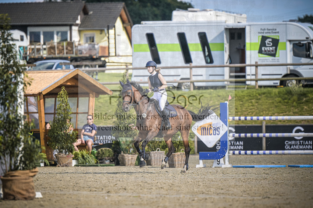 DOS_0786 | Entdecke hochwertige Reitturnierfotos von Foto Oger. Professionell, emotional und authentisch – jetzt Lieblingsmomente im Shop bestellen.Deutschlandweite Turnierfotografie. - Realisiert mit Pictrs.com