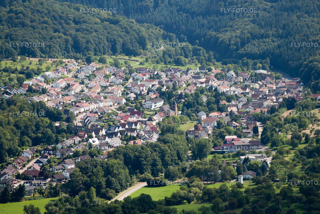 Ortsansicht von Süden | Luftbild: Ortsansicht von Süden im Ortsteil Sulzbach in Malsch im Bundesland Baden-Württemberg in Deutschland. Foto: IMG_31199.jpg vom 09.08.2010 durch Werner Riehm/FLY-FOTO.de - Realisiert mit Pictrs.com