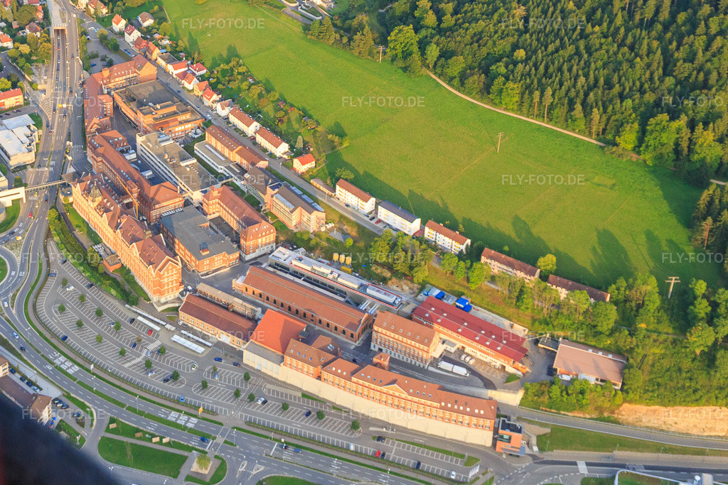 Luftbild: Aesculap AG (B. Braun) in Tuttlingen im Bundesland Baden-Württemberg in Deutschland. – Foto: IMG_102748.jpg vom 25.08.2017 durch Werner Riehm/FLY-FOTO.de – Auflösung des Originals: 3249 x 2166 px – Aesculap Partner for Surgery - B. Braun