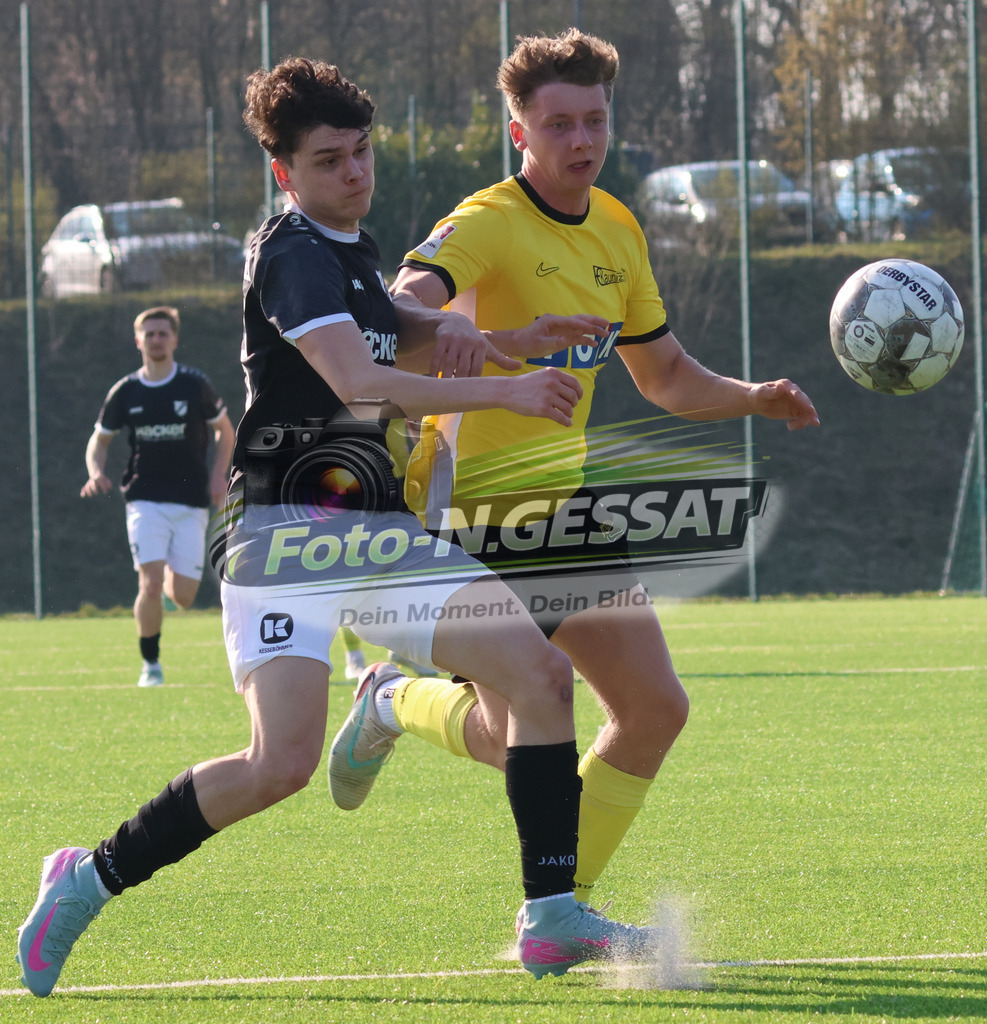 SV Rödinghausen II, FC Kaunitz | Auf dem Bild zu sehen: schwarz SV Rödinghausen II: Roman-Stevan Jankowski ; gelb FC Kaunitz: Maurice Leon Cord-BrüningSV Rödinghausen II, FC Kaunitz, Saison 25/26, Westfalenliga, Deutschland - Realisiert mit Pictrs.com