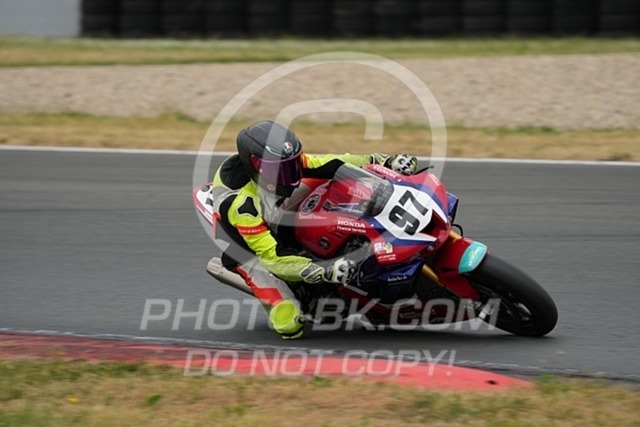 2024_05_18_PBK_36571 | Sportfotografie; SlowMotion; Video; Rennstrecke; Hafeneger; Speer; Racing; RSE; BMW; CBO; Trackday; Motorsportarena; Hockenheimring; Brno; Most; Barcelona; Valencia