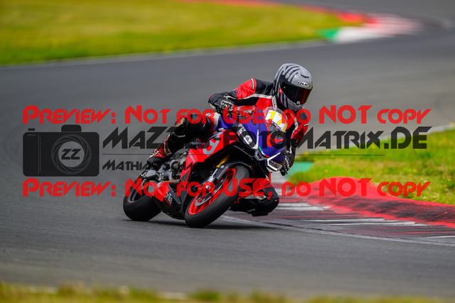 MaZZes_FotoMatrix_240724_6007705_8675 | GELB