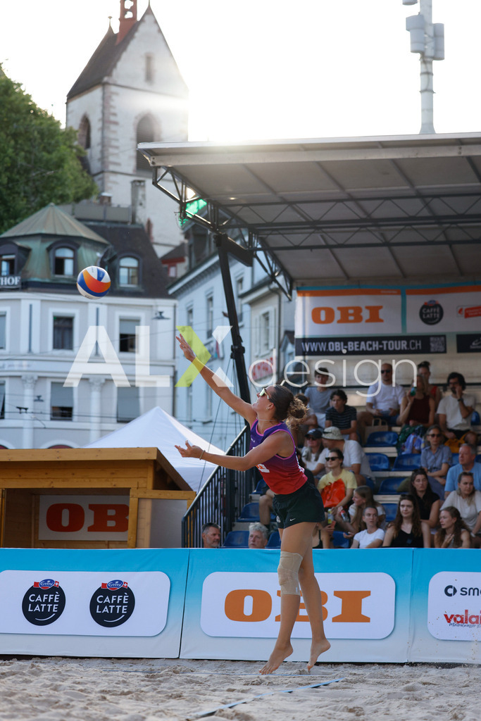 Obi BeachTour 2026 - Basel | BASEL, SWITZERLAND - JULY 17: ELIN SHANA KLUSER (SUI) serve during the Obi BeachTour 2026 match between BOSSART / ABBÜHL (SUI) and KLUSER / SCHWAB (SUI) at Barfüsserplatz on July 17, 2026 in Basel, Switzerland. - Realisiert mit Pictrs.com