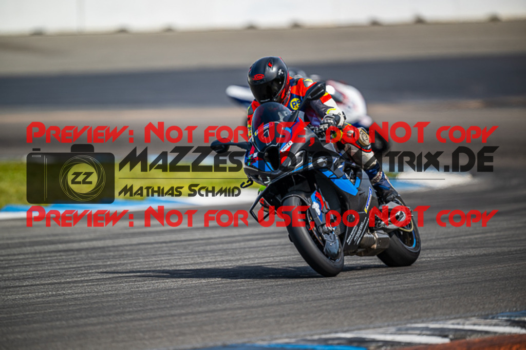 MaZZes_FotoMatrix_230410_8459 | ROT