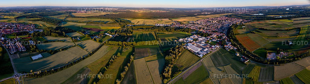 Luftbild: Panorama - Perspektive der Ortsansicht der Straßen und Häuser der Wohngebiete im Ortsteil Linkenheim in Linkenheim-Hochstetten im Bundesland Baden-Württemberg in Deutschland. Foto: IMG_115339-Pano.jpg vom 13.06.2019 durch Werner Riehm/FLY-FOTO.de