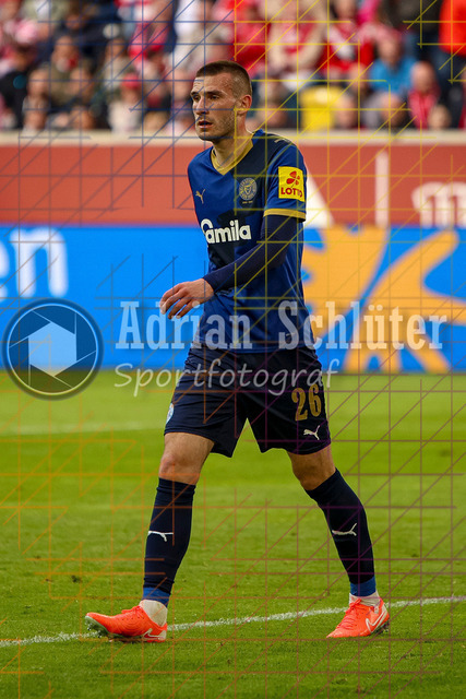 10.04.2026, GER, Fussball, Herren, 2. BL, Saison 2025/2026, Fortuna Düsseldorf - Holstein Kiel | David Zec (Kiel) schaut 
