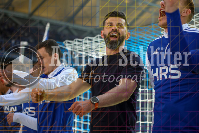 19.04.2026, GER, Fussball, Herren, 2. BL, Saison 2025/2026, FC Schalke 04 - Preußen Münster | Trainer Miron Muslic (S04) Schlussjubel, jubelt nach dem Sieg 