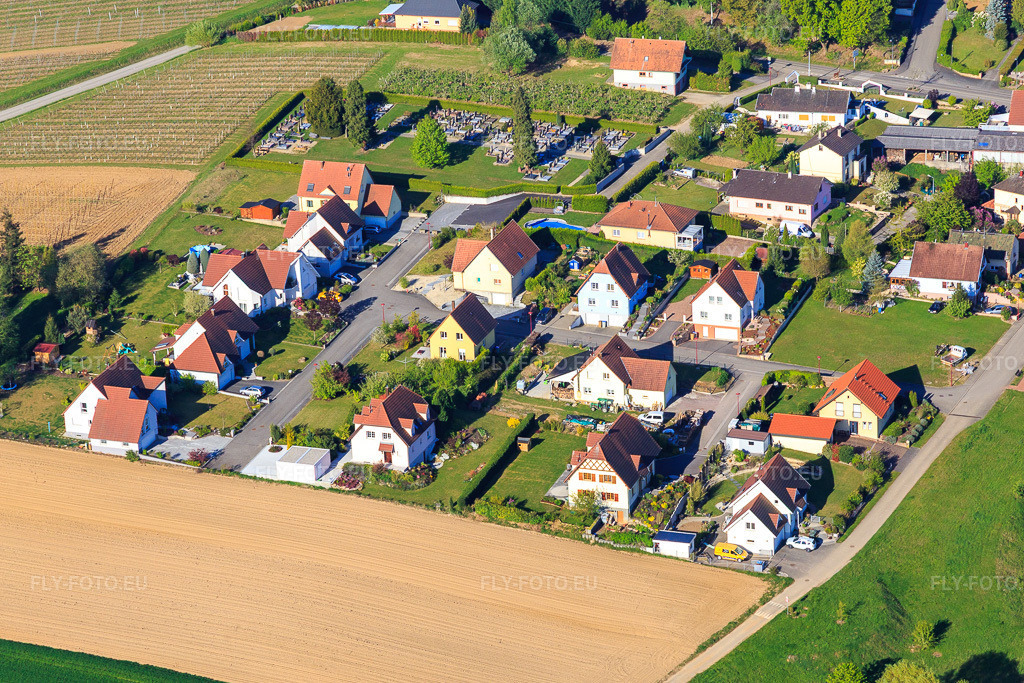 Vue aérienne: Nouvelle zone de développement Le Dom. du Thal à Rott dans le département Bas Rhin, France – .Photo: IMG_099302.jpg prise le 30/04/2017 par Werner Riehm/FLY-FOTO.eu – Résolution de l'original: 5215 x 3477 px