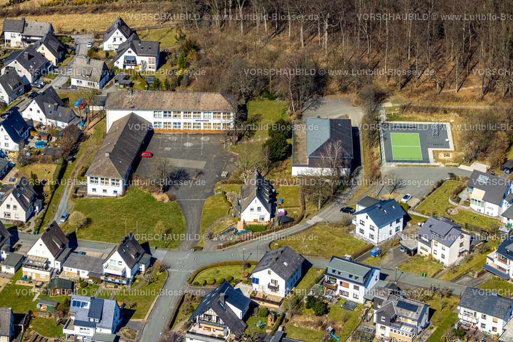 Bestwig220303068 | Luftbild, Anne-Frank-Schule mit Turnhalle und Spielplatz, Ostwig, Bestwig, Sauerland, Nordrhein-Westfalen, Deutschland