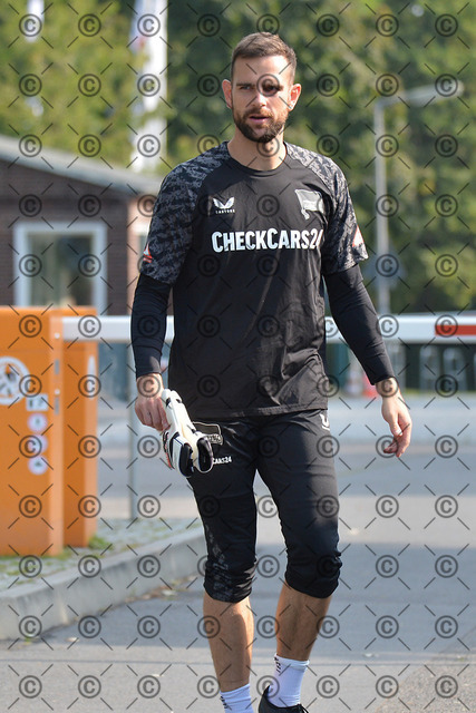 RGE_5713c | Hertha BSC, 2.bundesliga, Herren, Saison 2025/26, Training, Torwart Marius Gersbeck ( Hertha BSC ), Foto: Ralf Gebhardt - Realisiert mit Pictrs.com