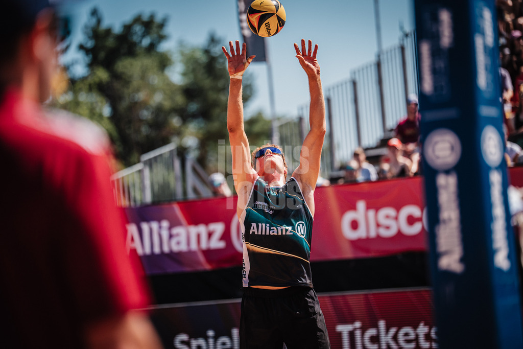 Beachvolleyball | Männer | Allianz German Beach Tour 2025 | Tourstop München | 05.07.2025 | Zuspiel von Max Just
