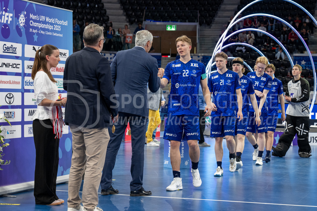 2025 Men's U19 WFC - Finland v Czechia | Ville Heiska (#22, Finland) receiving the gold medal during 2025 Men's U19 WFC, Switzerland: 04.05.2025, Zürich, Swiss Life Arena.Event page: <a href="https://www.u19wfc2025.ch/">www.u19wfc2025.ch</a>Credit: Markus Aeschimann, <a href="https://markus-aeschimann.ch">markus-aeschimann.ch</a>Instagram: <a href="https://instagram.com/sportfotografie.aeschimann">@sportfotografie.aeschimann</a> - Realisiert mit Pictrs.com