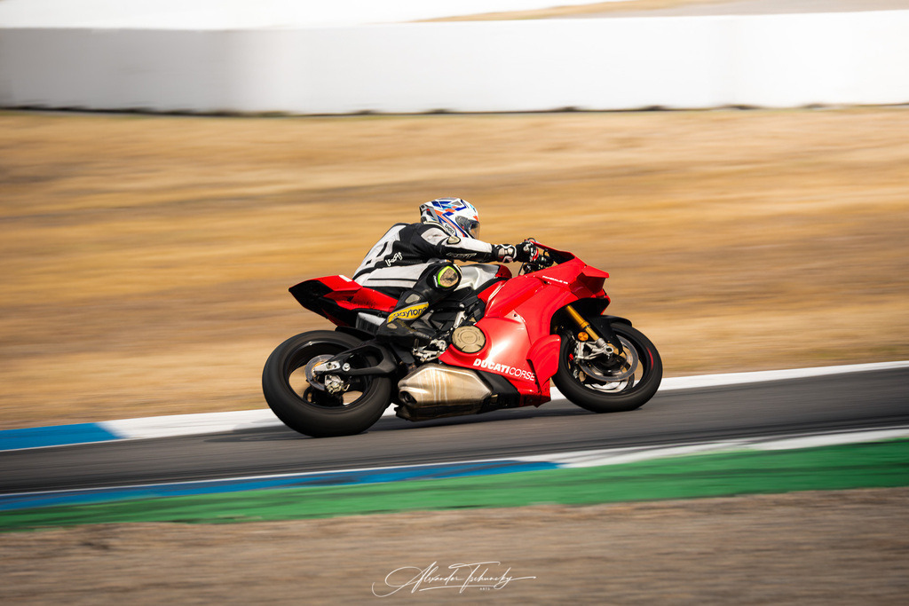 Ducati Trackday Hockenheimring 2026 | Entdecken Sie die faszinierende Welt von Alexander Tschuncky Arts: Kreative Fotografie, atemberaubende Automobilkunst und hochwertiger Bilderdruck. Lassen Sie sich inspirieren! - Realisiert mit Pictrs.com