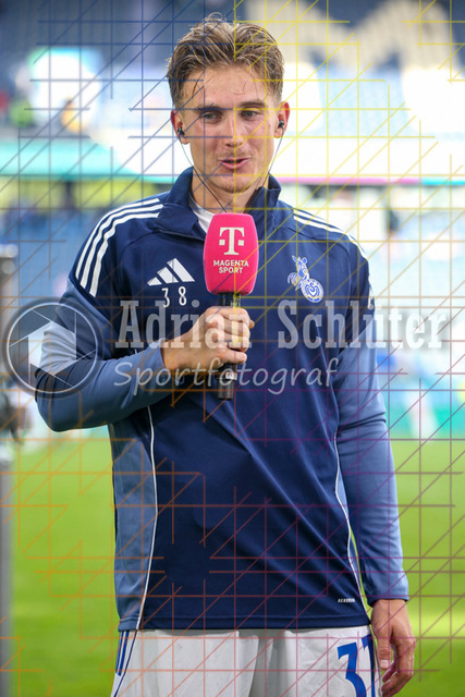 MSV Duisburg vs VfB Stuttgart II - 3. Liga | Duisburg, Deutschland, 02.08.25:   Patrick Sussek (MSV Duisburg) im Interview waehrend des Spiels der 3. Liga MSV Duisburg vs VfB Stuttgart II in der schauinsland-reisen-arena(Foto von Brauer-Fotoagentur / Adrian Schlueter)