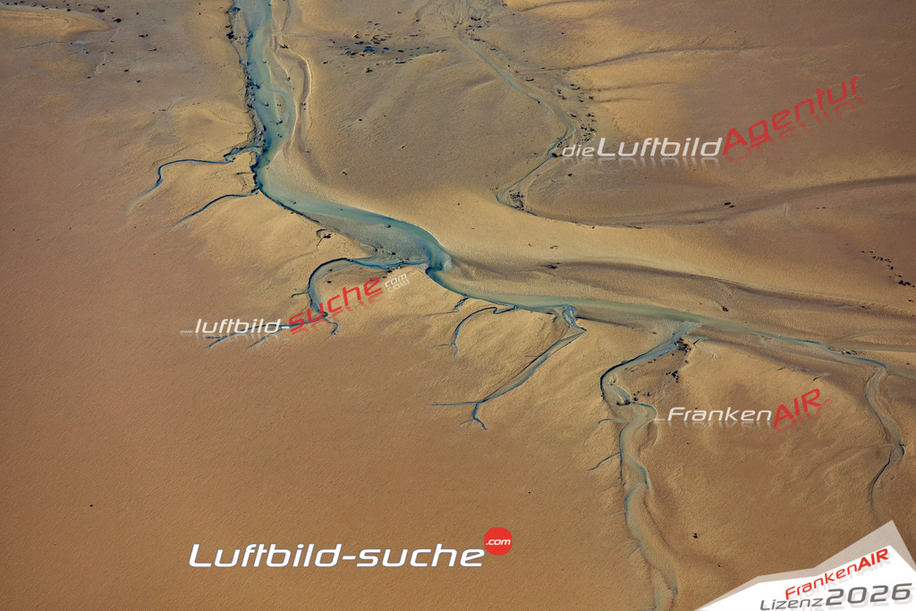Priel Pellworm Bild- Das Luftbild wurde 2025 vom UL-Flugzeug heraus erstellt ( keine Drohne bzw. Drohnenaufnahme ) - Hochauflösende Luftaufnahme -Nicht vergleichbar mit Google Maps oder Satelittenbilder- Die Geschenkidee !Mit Lizenz und Bildrechte bestellbar - CC