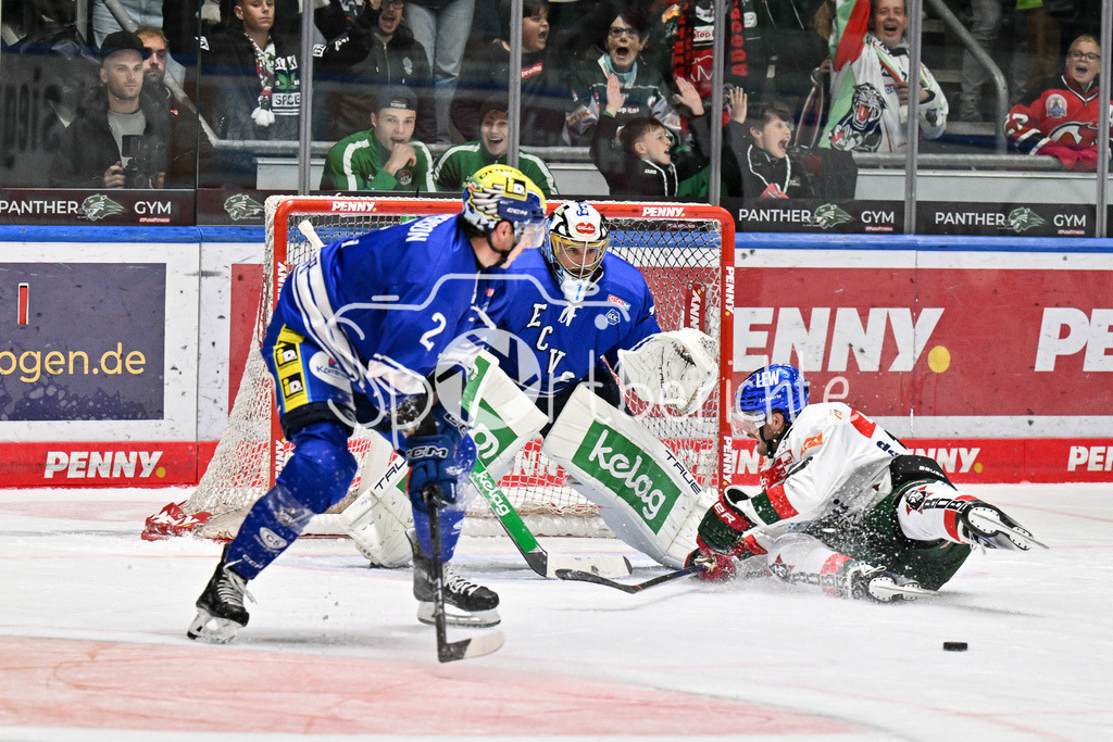 Augsburger Panther - EC VSV | Chris COLLINS (Augsburger Panther #10) wird unsanft zu Fall gebraucht / Foul