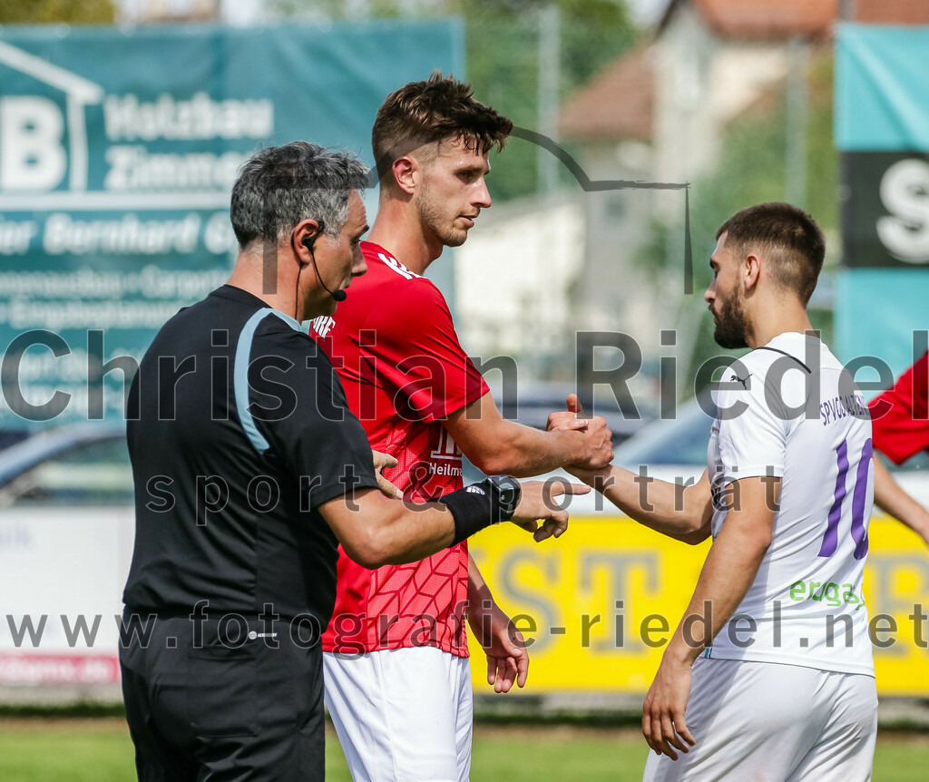 2023-07-30_093_FC_Lengdorf_gegen_SpVgg_Altenerding | Lengdorf, Deutschland, 30.07.2023:
Fußball, Kreisliga 2023 / 2024, 1. Spieltag, FC Lengdorf gegen SpVgg Altenerding, Endergebnis: 1:1

Schiedsrichter Carlo Sette, Florian Thieme (FC Lengdorf, #5), Leart Bilalli (SpVgg Altenerding, #10)

Foto: Christian Riedel / fotografie-riedel.net