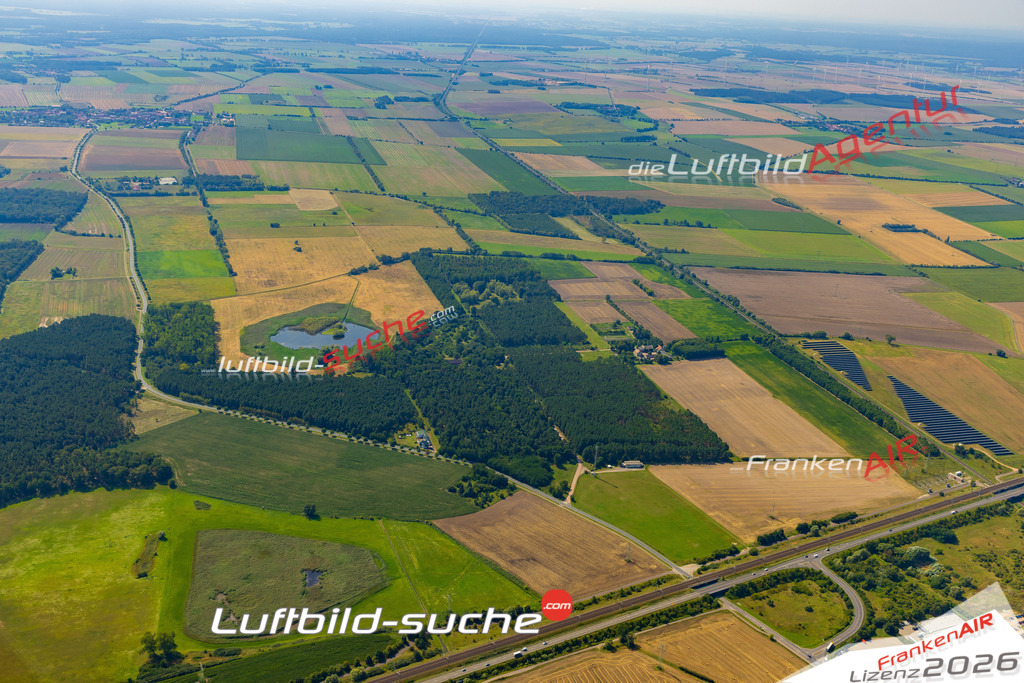 Übersichts Bild Stendal - Die Luftaufnahme wurde 2025 vom UL-Flugzeug heraus erstellt ( keine Drohnenaufnahme ) - Hochauflösende Luftaufnahme - für Wandbilder und großformatige Ausdrucke geeignet. Das besondere Geschenk!Hier alle&nbsp;Infos zur Lizenzierung der LuftaufnahmeWir fliegen auch dieses Jahr wieder in Ihre Region um Luftbilder zu erstellen.- Luftbild anfragen