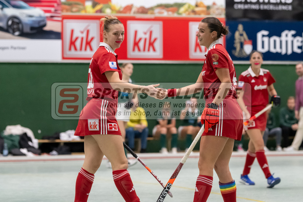 SFE_20241201_0010 | Köln, Deutschland, 01.12.2024:  Hockey 1. Bundesliga Damen Rot-Weiss Köln - HTC Uhlenhorst im KTHC Stadion Rot-Weiss Köln Tennis and Hockey Club am 01.12.2024 in Köln, Deutschland. (Foto von Stephan Fehrmann)Köln, Germany, 01.12.2024: Hockey 1. Bundesliga Damen Rot-Weiss Köln - HTC Uhlenhorst in KTHC Stadion Rot-Weiss Köln Tennis and Hockey Club at 01.12.2024 in Köln, Deutschland. (Foto from Stephan Fehrmann)