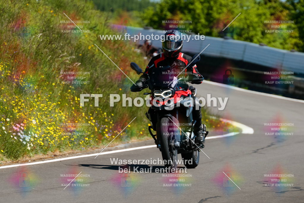 Moto-TeamOBK-22218 | Hier findet Ihr Bilder von Touristenfahrten auf der Nürburgring Nordschleife oder von anderen Veranstaltungen die ich besucht habe. Viel Spass beim Durch Schauen 