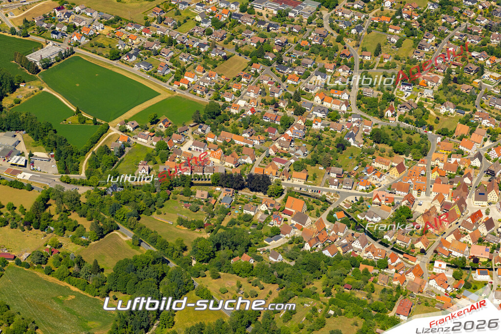 Aktuelles Luftbild von  Happurg - Die Luftaufnahme wurde 2022 mittels UL-Flugzeug erstellt ( keine Drohne ) - hochauflösende Kamera-Systeme von  Canon -Beste Qualität - Für grossformatige Ausdrucke geeignet. Die Geschenkidee !