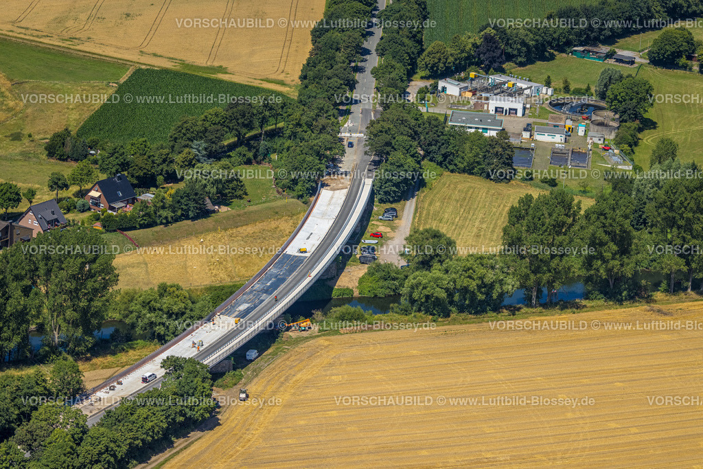 Huenxe220702667 | Luftbild, Baustelle Straßenbrücke Dinslakener Straße über den Fluss Lippe, Krudenburg, Hünxe, Ruhrgebiet, Nordrhein-Westfalen, Deutschland