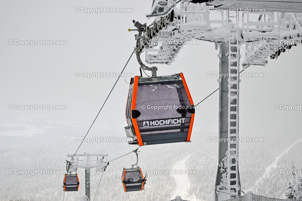 Hochficht_ Skigebiet_ Boehmerwald_ 04.02.2023-32 | 04.02.2023, Hochficht, AUT, Skigebiet Hochficht, Boehmerwald, im Bild Hochficht Bergbahn, Gondel, Skipiste, Bergstation