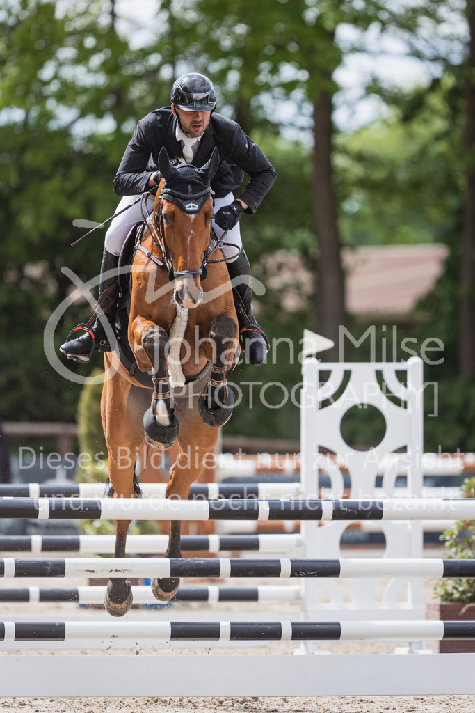 250506_Mühlen_SprPf-L1-329 | Deine schönsten Turniermomente als professionelle Fotos! Entdecke hochwertige Pferdesport-Fotografie im Online-Shop. Jetzt Fotos finden & bestellen!