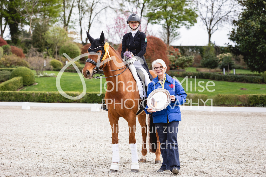 260412_Kronberg_S-Dressur-661 | Deine schönsten Turniermomente als professionelle Fotos! Entdecke hochwertige Pferdesport-Fotografie im Online-Shop. Jetzt Fotos finden & bestellen!