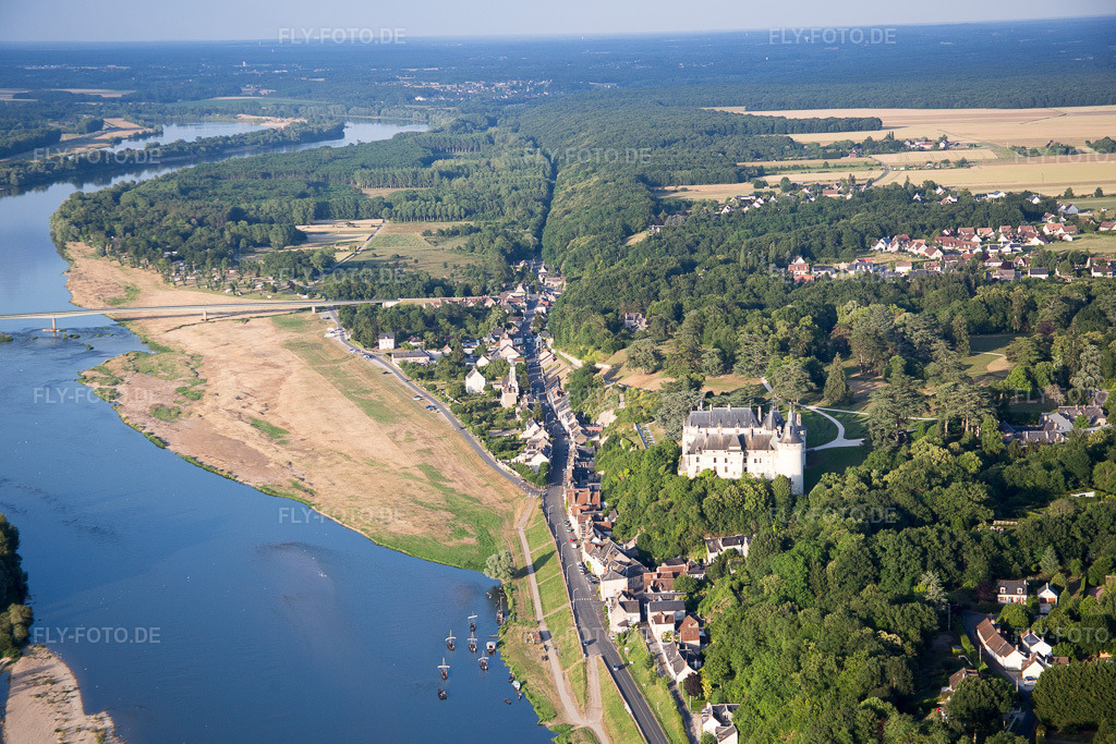 Luftbild: Ortsansicht in Chaumont-sur-Loire im Bundesland Loir-et-Cher in Frankreich. Foto: IMG_082438.jpg vom 20.06.2015 durch Werner Riehm/FLY-FOTO.de