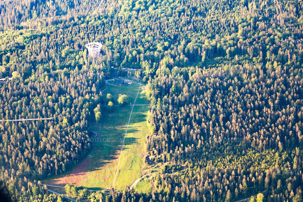 Luftbild: Bad Wildbad Aussichtsturm in Bad Wildbad im Bundesland Baden-Württemberg in Deutschland. Foto: IMG_114336.jpg vom 30.05.2019 durch Werner Riehm/FLY-FOTO.de