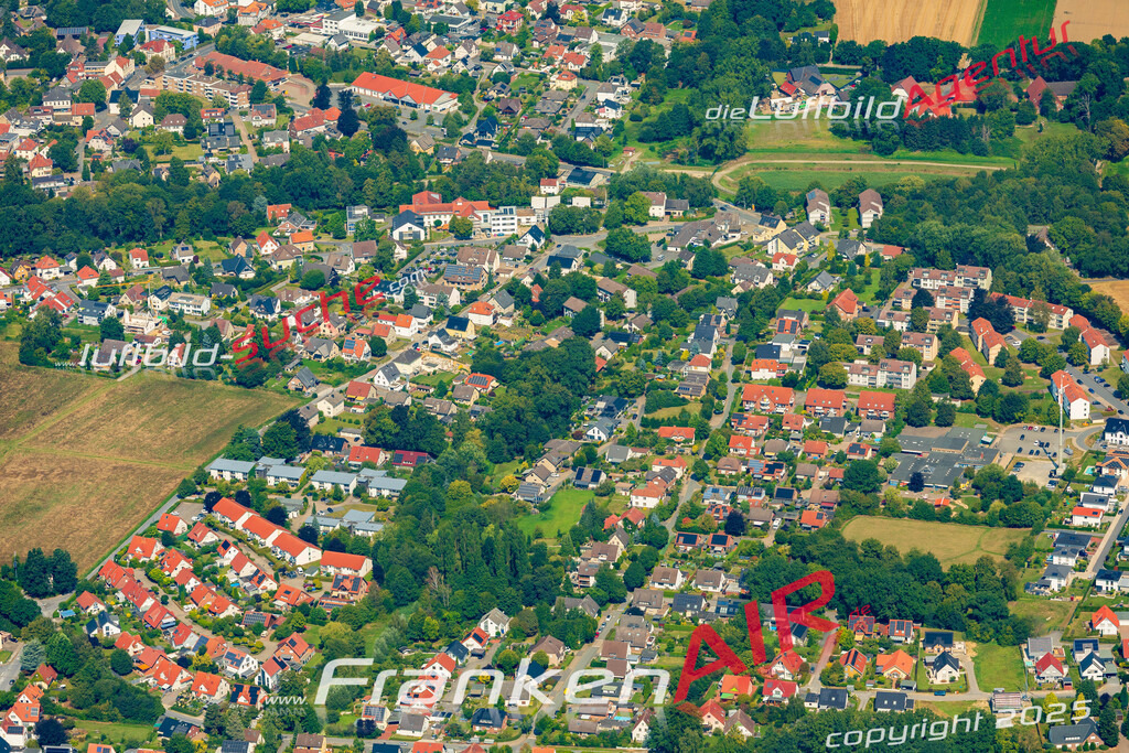 Luftbild der Stadt Enger - Das Luftbild wurde 2025 vom UL-Flugzeug heraus erstellt ( keine Drohnenaufnahme ) - Hochauflösende Luftaufnahme - für Wandbilder und großformatige Ausdrucke geeignet. Das besondere Geschenk!Hier alle&nbsp;Infos zur Lizenzierung der LuftaufnahmeWir fliegen auch dieses Jahr wieder in Ihre Region um Luftbilder zu erstellen.- Luftbild anfragen