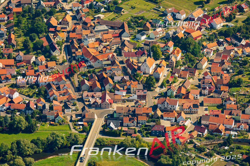 Luftbild der Stadt Schwallungen - Die Luftaufnahme wurde 2025 vom UL-Flugzeug heraus erstellt ( keine Drohne ) - Hochauflösende Luftaufnahme - für professionelle Ausdrucke geeignet. Die Geschenkidee !Hier alle&nbsp;Infos zur Lizenzierung der LuftaufnahmeWir fliegen auch dieses Jahr wieder in Ihre Region um Luftbilder zu erstellen.- Luftbild anfragen